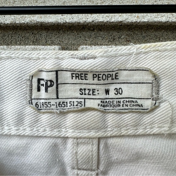 Free People White Run Away Slouch Button Raw Shorts Size 24 - Picture 9 of 9